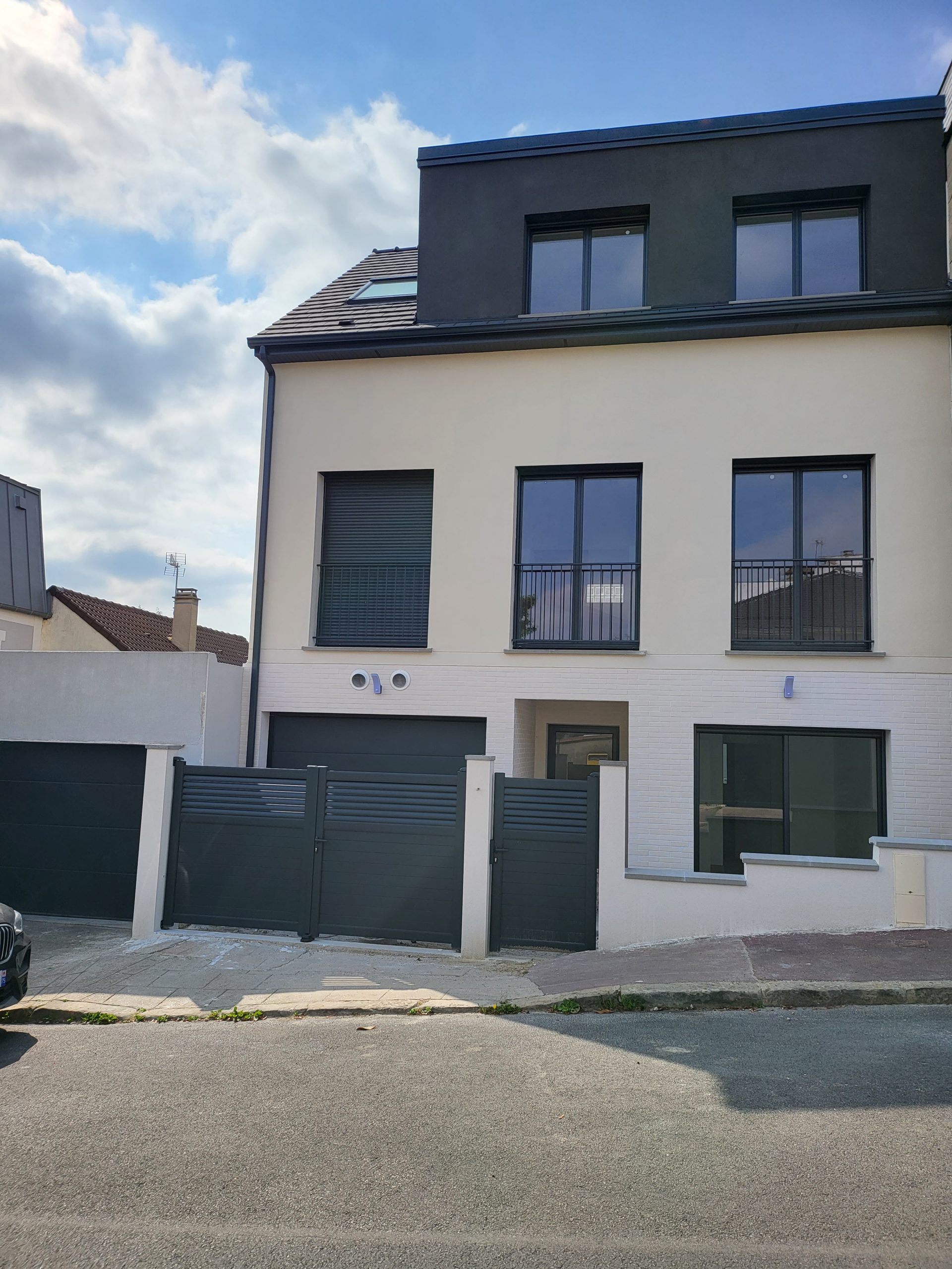 Maison de Ville à Suresnes 2 650 €  Trop tard louée par l’Agence