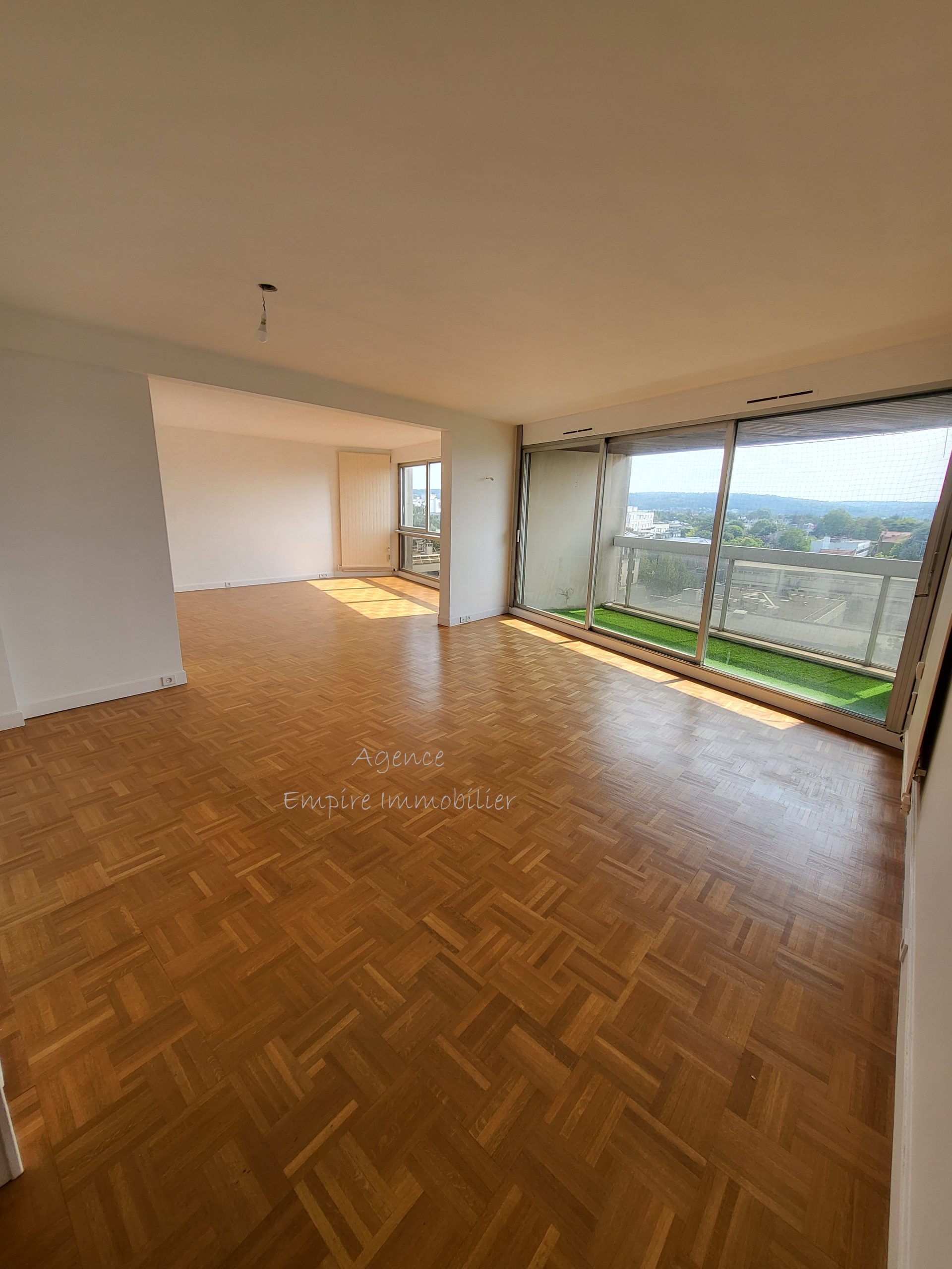 4 Pièces à Chatou  640 000 € Trop tard vendu par l’agence