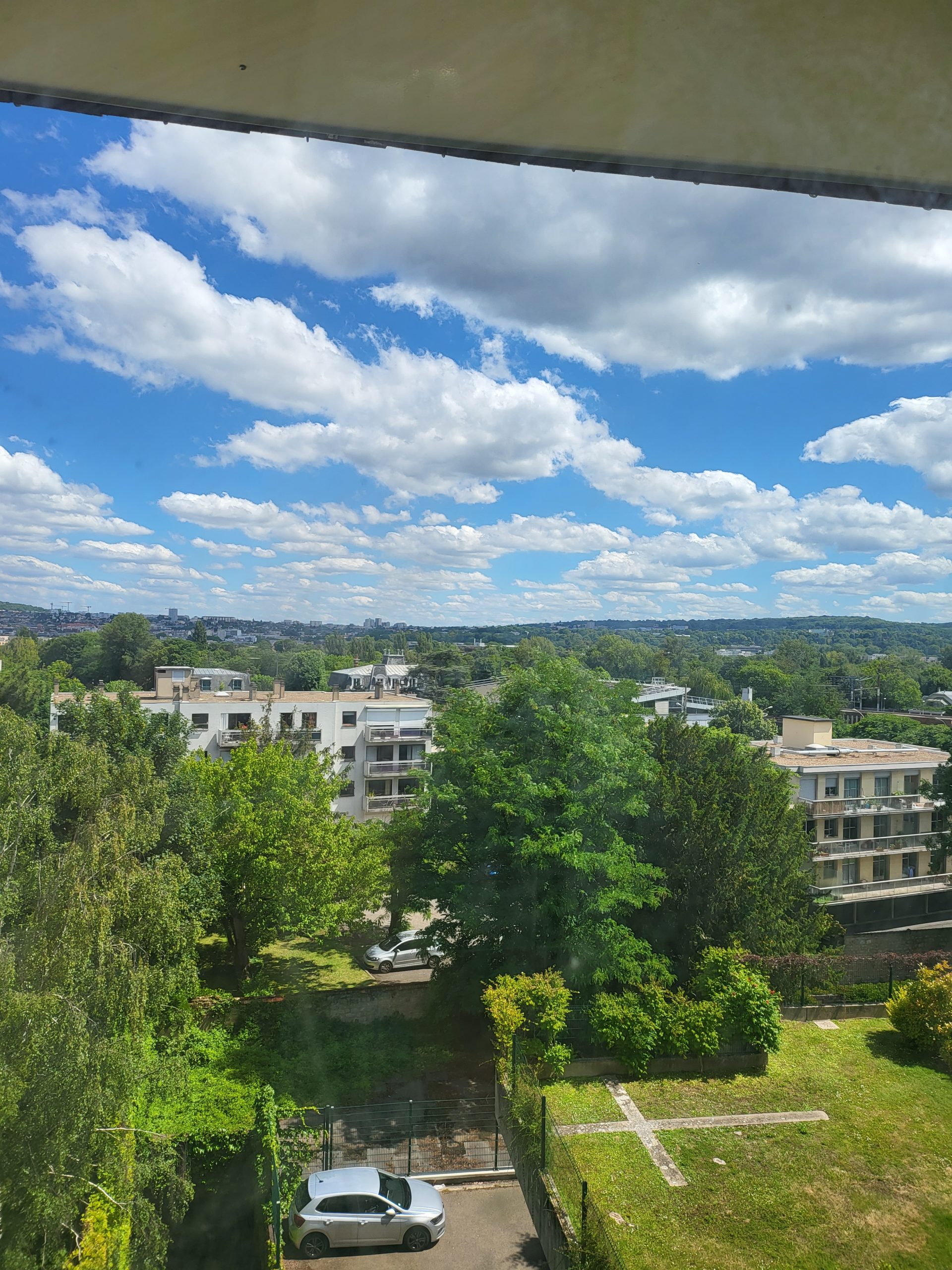 Studio Meublé à Chatou Place Maurice Berteaux – Trop Tard loué par L’Agence EMPIRE Immobilier 790 € ( Réf 1065B)