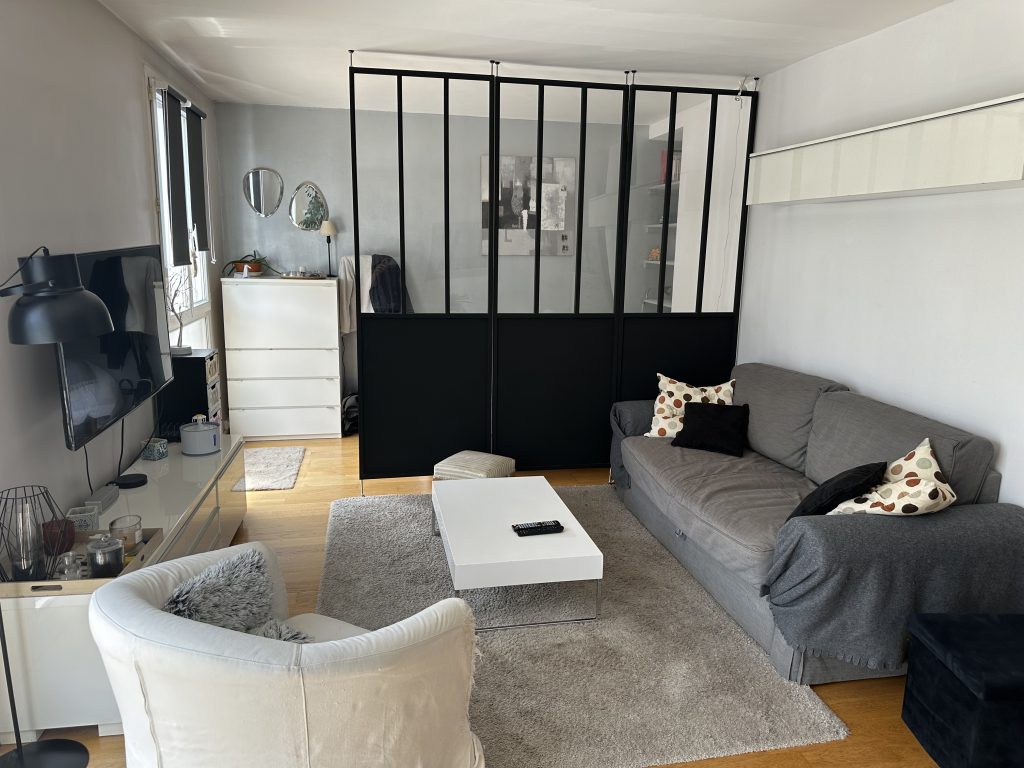 4 Pièces à Chatou 269 000 € ( Réf 1077) 4 Pièces à Chatou 269 000 € ( Réf 1077)