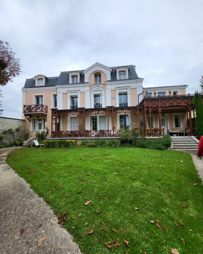 2 Pièces à Chatou 1 250 €  ( Réf 1096)